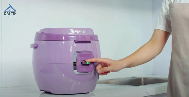 Bút bấm không nhạy, tự động nhảy nút khi cơm chưa chín