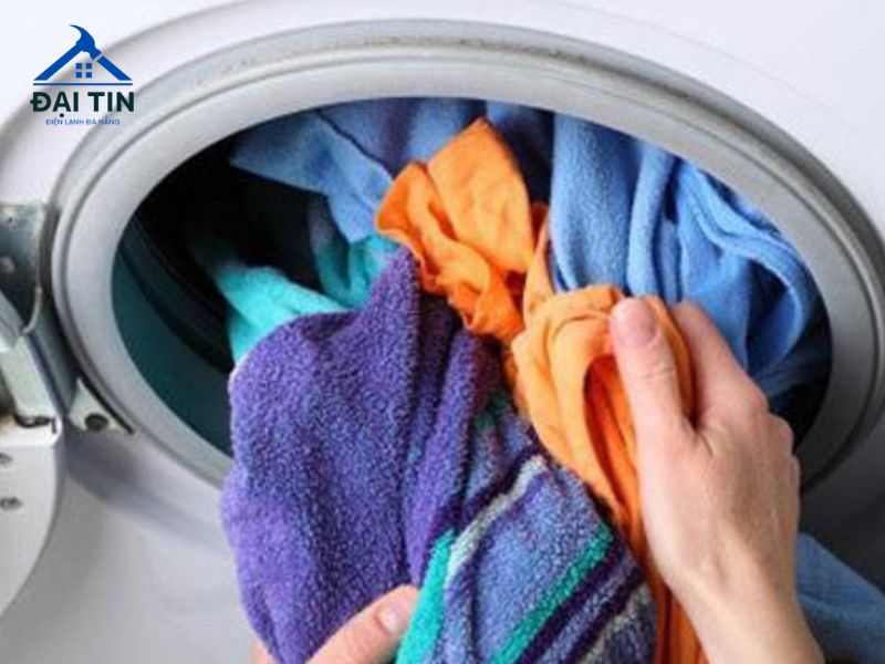 Máy giặt quần áo không sạch