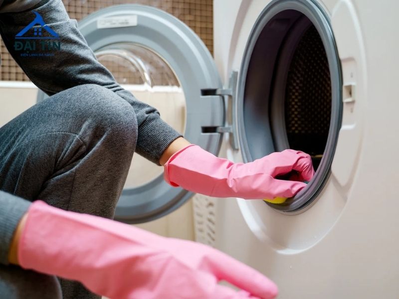 “Bao lâu vệ sinh máy giặt 1 lần?” phụ thuộc vào tần suất sử dụng máy giặt
