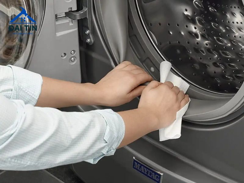 Vệ sinh gioăng cao su cửa máy giặt