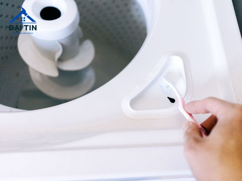 Làm sạch khay chứa bột giặt và nước xả vải