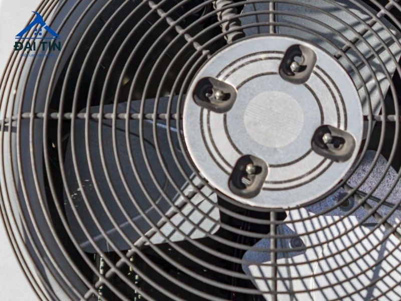 Sự cố từ quạt khiến cục nóng kêu to