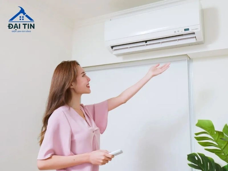 Điều hòa sẽ hoạt động ở công suất tối đa, giúp giảm nhiệt độ phòng xuống mức cài đặt nhanh chóng